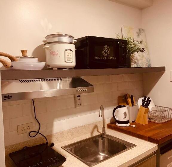 استودیوی لوکس, Young S Haven  Horizons 101 Condominium