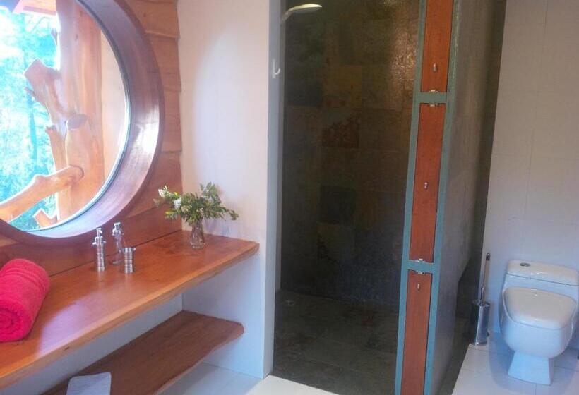 سوییت, Celestial Inn