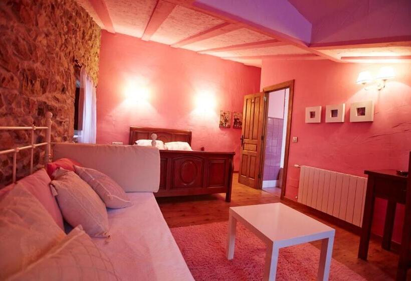 סוויטת ג'וניור עם מסג'ר מים, Posada Rural Ochohermanas