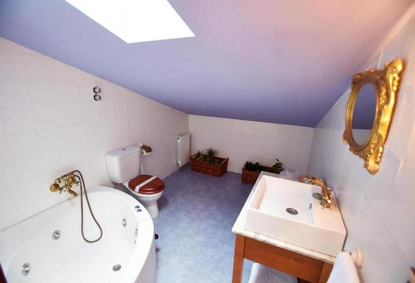 סוויטת ג'וניור עם מסג'ר מים, Posada Rural Ochohermanas