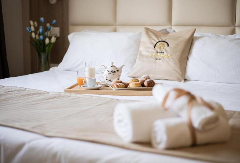 غرفة قياسية ثلاثية, St. Giorgio