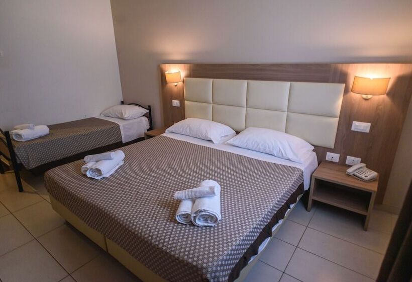 غرفة قياسية ثلاثية, St. Giorgio