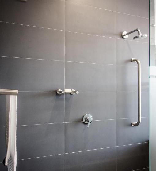 이그제큐티브 트리플, Chill Pepper Boutique