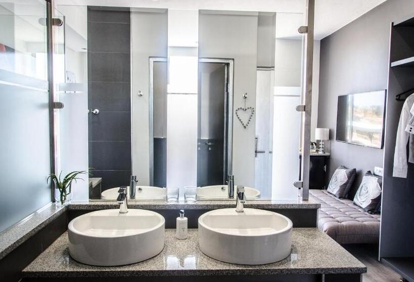 이그제큐티브 트리플, Chill Pepper Boutique