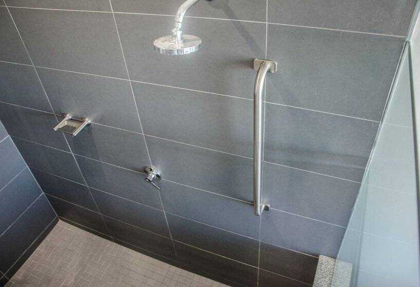 이그제큐티브 트리플, Chill Pepper Boutique