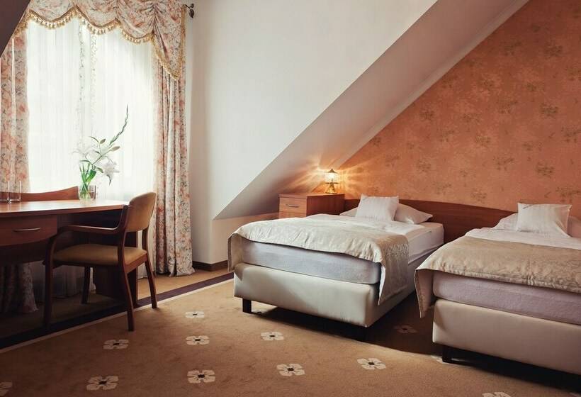 غرفة قياسية, Binkowski Dworek