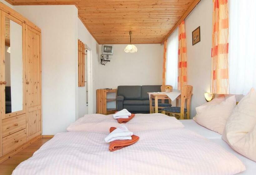 غرفة قياسية مزوَّدة بشُرفة, Gästehaus Lutschounig