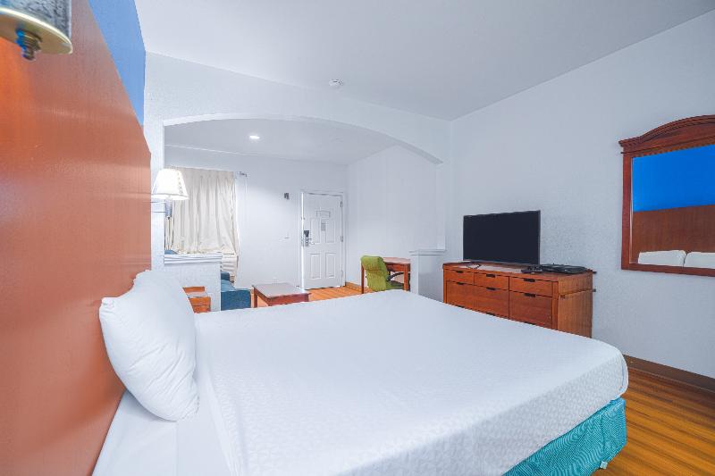 اتاق لوکس با تخت بزرگ, Island Inn