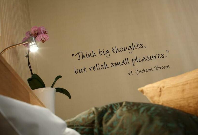 סוויטה, L Uddewalla