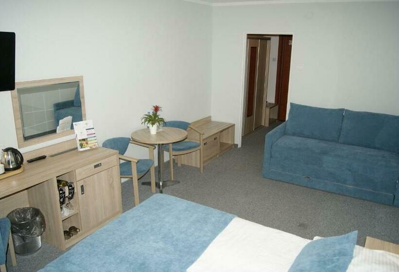 标准三人间, Nat świnoujście