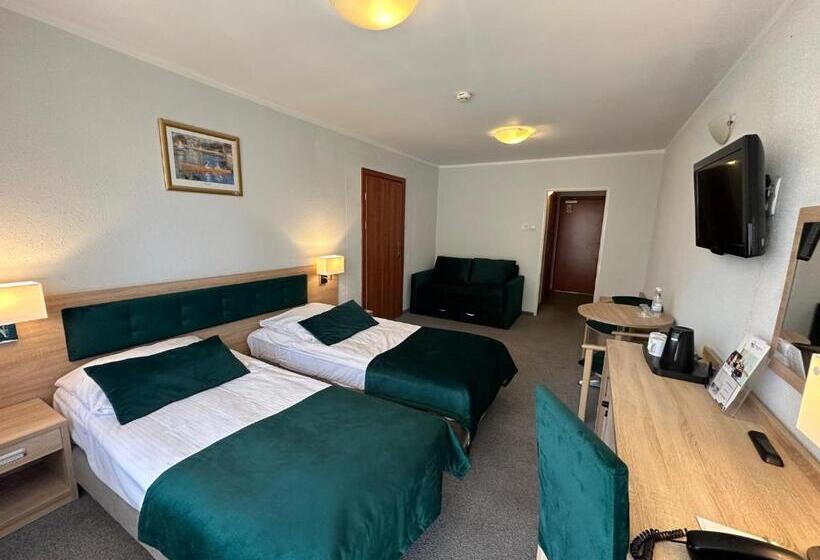 标准三人间, Nat świnoujście