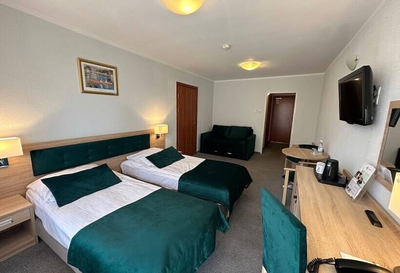 标准三人间, Nat świnoujście