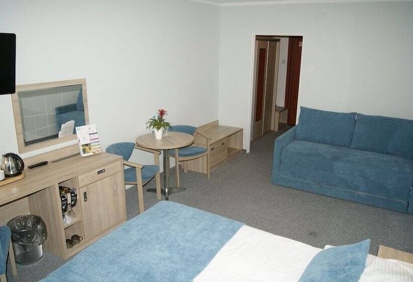 标准三人间, Nat świnoujście