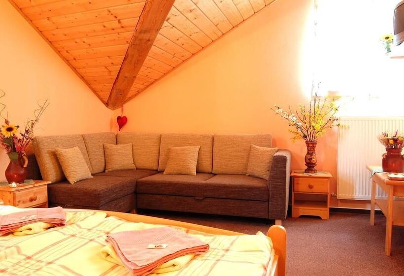 اتاق استاندارد سه نفره, Penzión Koliba U štefana