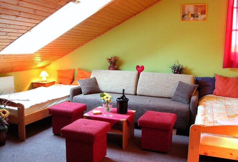 اتاق استاندارد سه نفره, Penzión Koliba U štefana