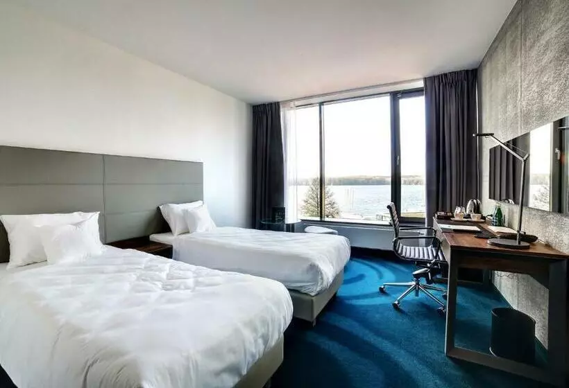 レイクビュースタンダードルーム, Przystań Hotel&restaurants