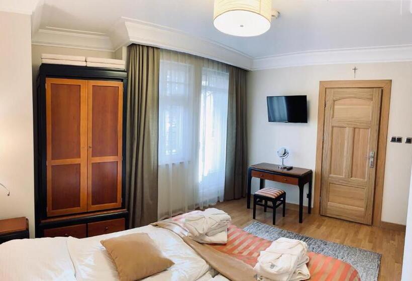 شقة دور أخير غرفة نوم واحدة, Villa Alina Medical Spa