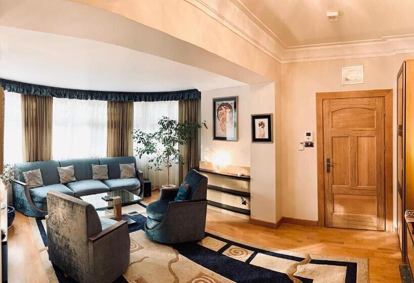 شقة دور أخير غرفة نوم واحدة, Villa Alina Medical Spa