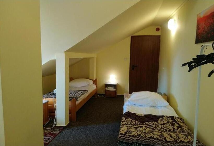 スタンダード４人部屋, Zajazd Ustronie