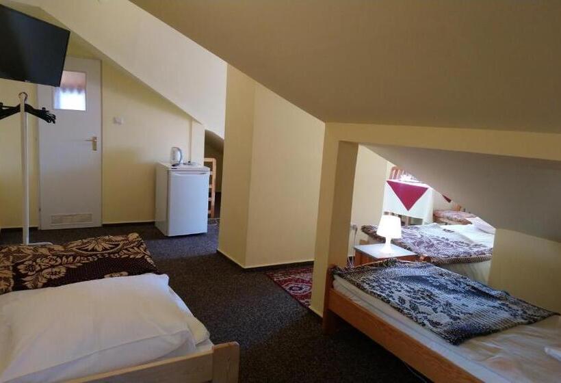 スタンダード４人部屋, Zajazd Ustronie