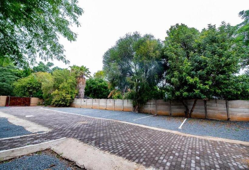 Семейный Номер, Hutten Heights Lodge By Ilawu