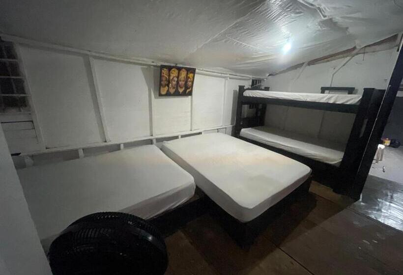 家庭间, Mandala Beach Club