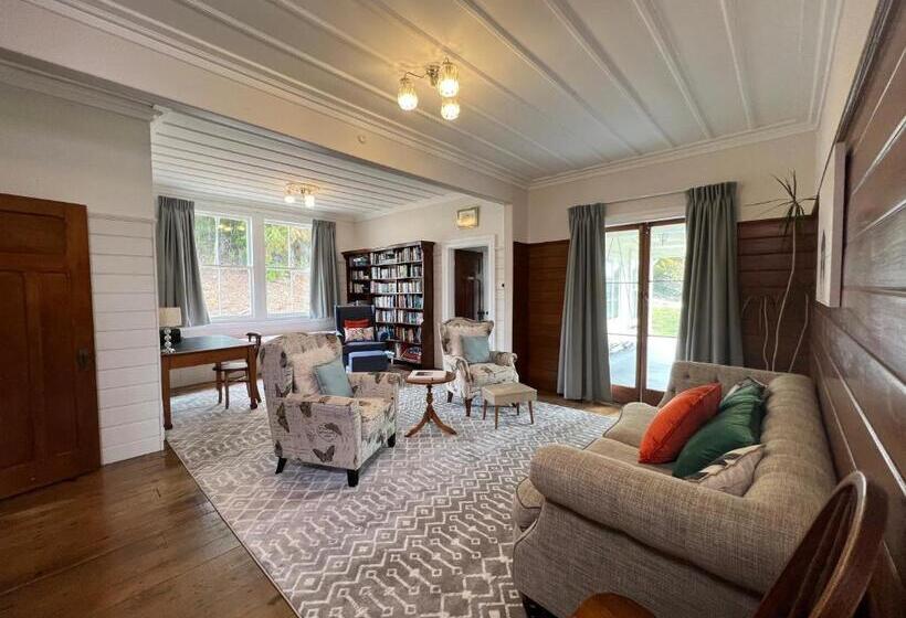 디럭스 룸 킹사이즈 침대, Riverhead Villa