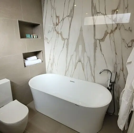 استودیوی استاندارد, Aqueduct Boutique B&b