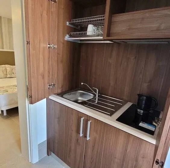 استودیوی استاندارد, Aqueduct Boutique B&b