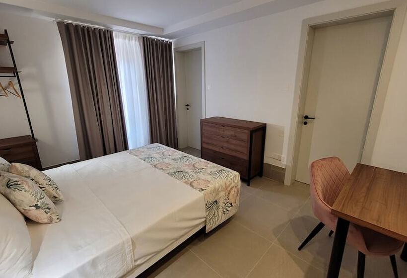 استودیوی استاندارد, Aqueduct Boutique B&b