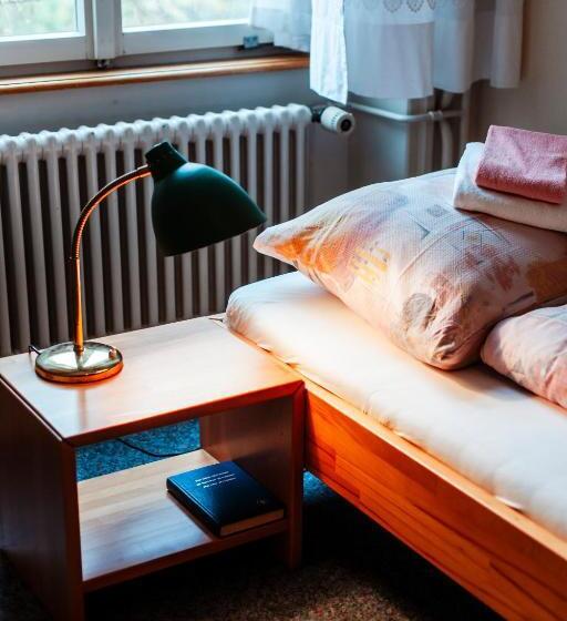 标准单人间共用浴室, Chrischona Berg