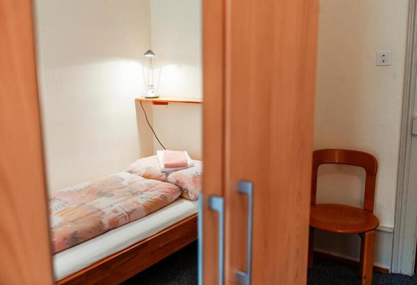 标准单人间共用浴室, Chrischona Berg