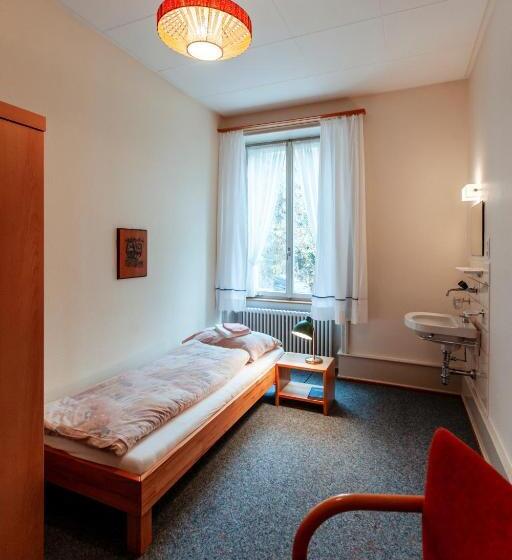 标准单人间共用浴室, Chrischona Berg