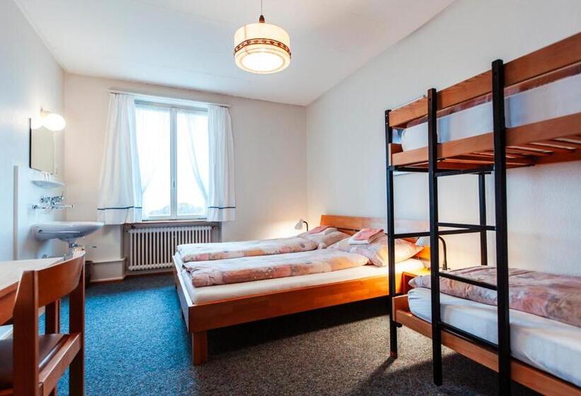 标准四人间共用浴室, Chrischona Berg