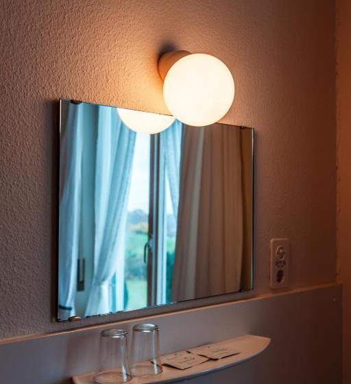 标准四人间共用浴室, Chrischona Berg