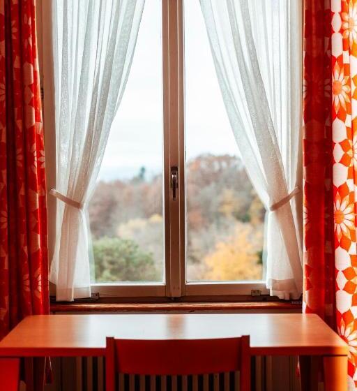 标准四人间共用浴室, Chrischona Berg