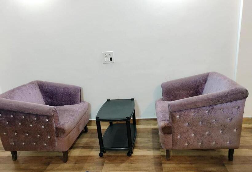 バルコニー付きスタンダードステューディオ, Miranda Guest House By Rosh Hospitality