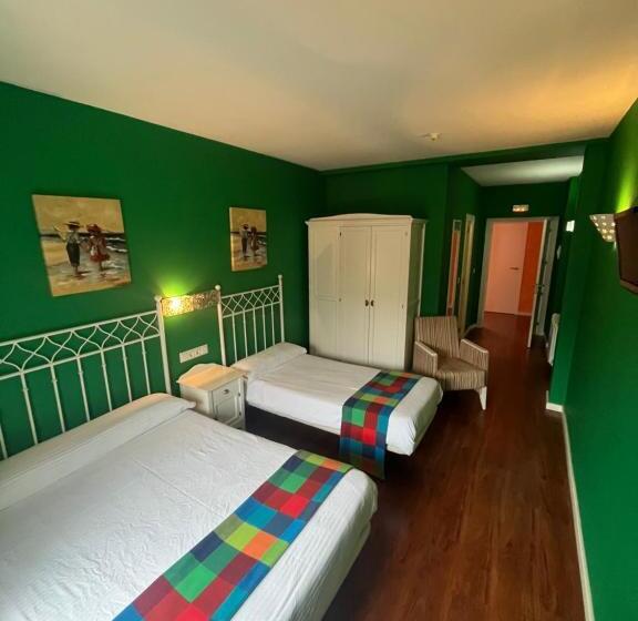 غرفة قياسية ثلاثية, Orquídea Real