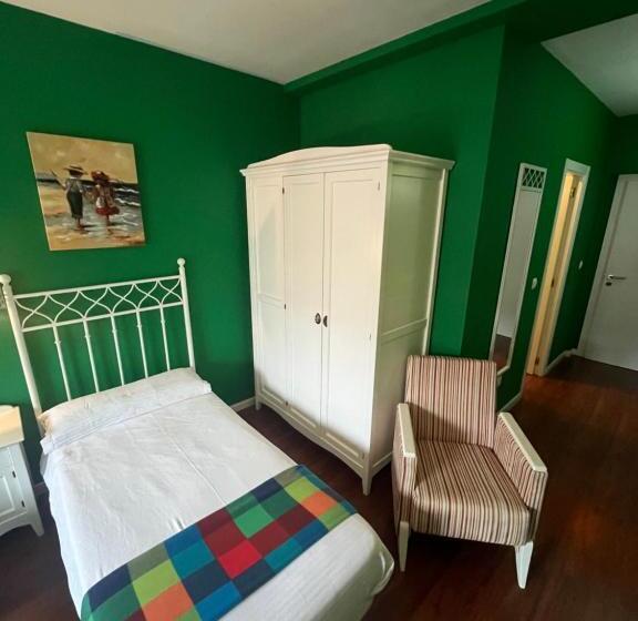 غرفة قياسية ثلاثية, Orquídea Real