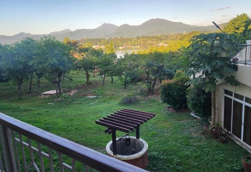 اتاق لوکس با بالکن و چشم‌انداز دریا, Palacio Puerto Princesa