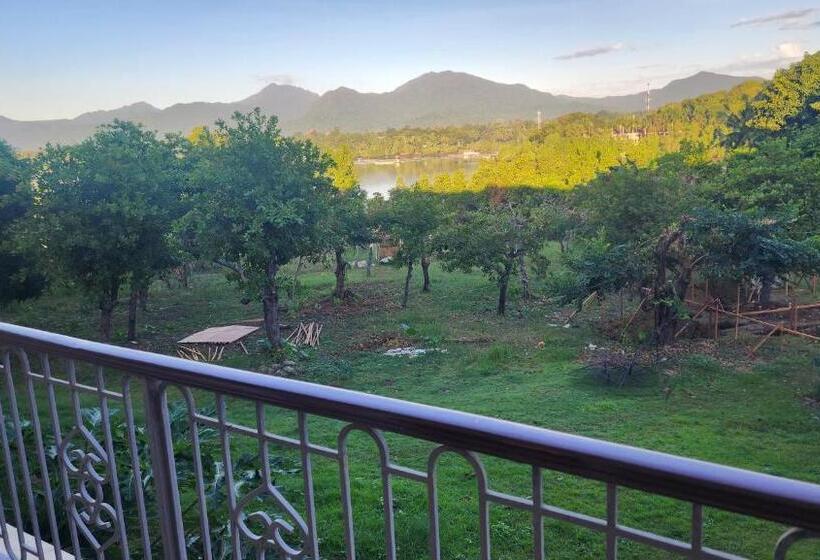 اتاق لوکس با بالکن و چشم‌انداز دریا, Palacio Puerto Princesa