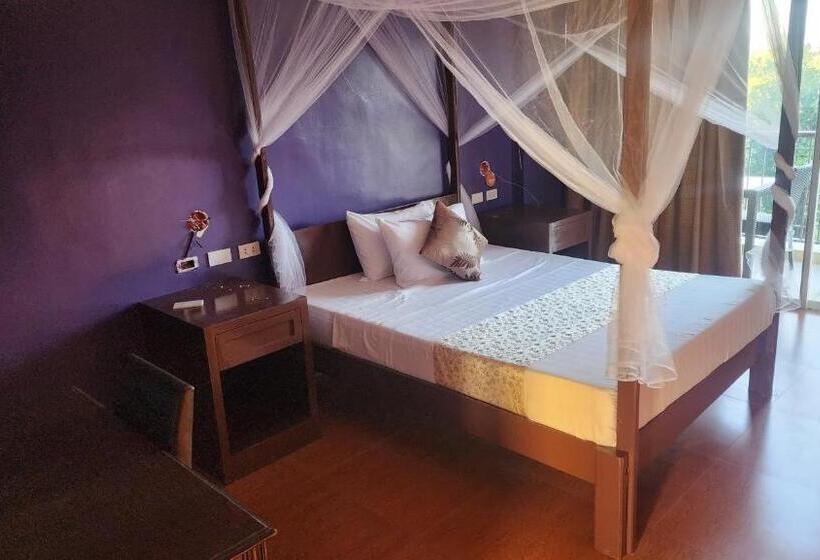 اتاق لوکس با بالکن و چشم‌انداز دریا, Palacio Puerto Princesa