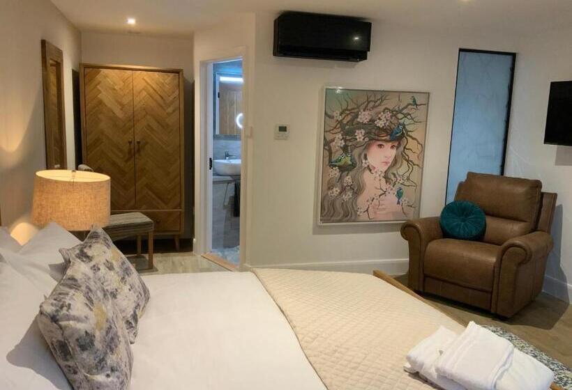 スタンダードルーム, Sleeping Giant