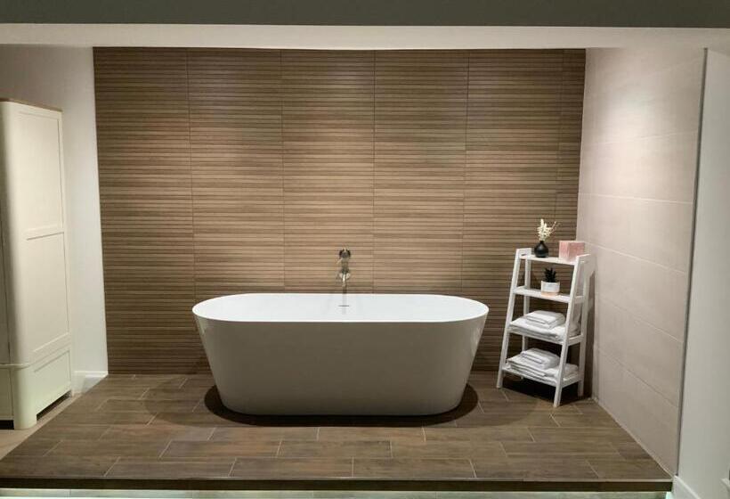 スーペリアースイート, Sleeping Giant