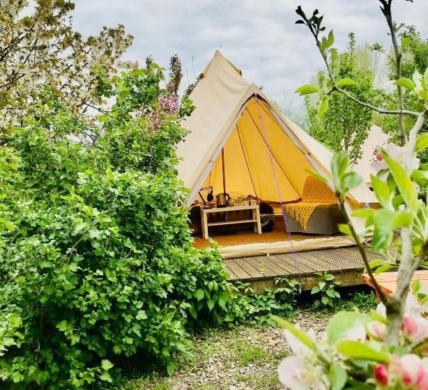 Standard Tent, The Holford Arms