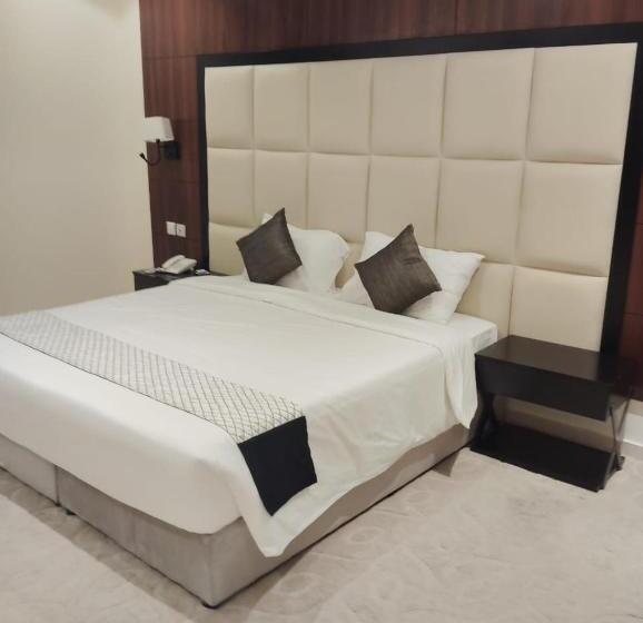 استودیوی استاندارد, The S