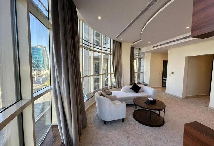 استودیوی استاندارد, The S