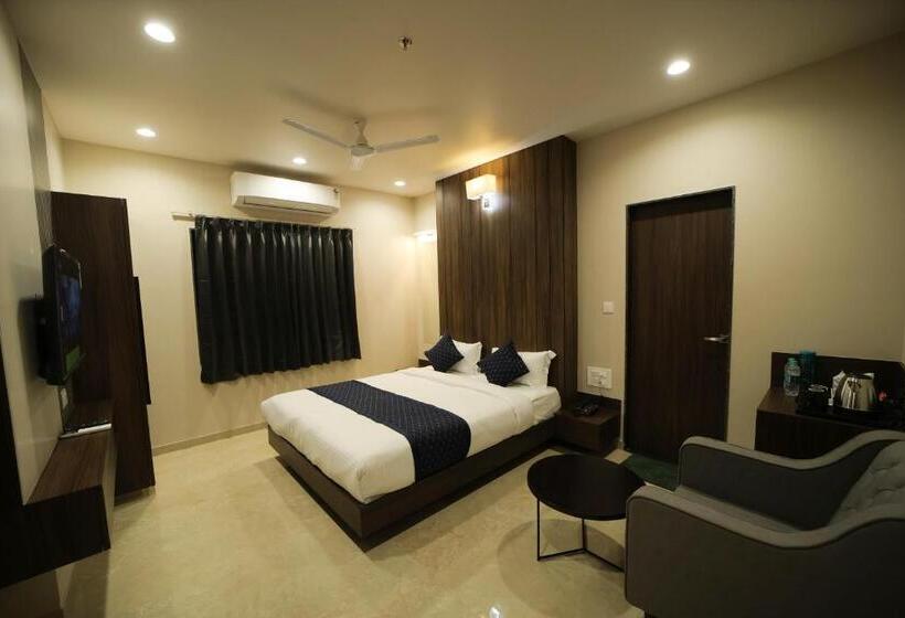 חדר סופריור, Maruti Group Of Hotels The Shivam