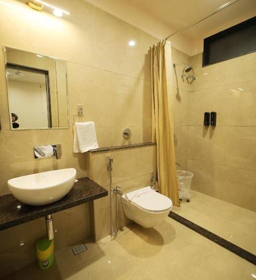 スーペリアトリプルルーム, Maruti Group Of Hotels   The Shivam