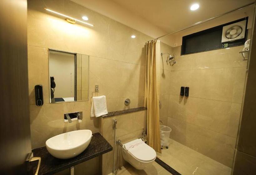 חדר סופריור לשלושה, Maruti Group Of Hotels The Shivam